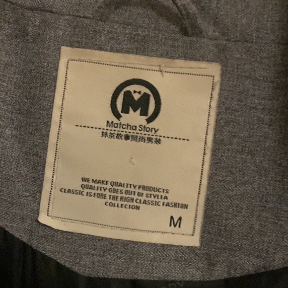 WINTER JACKET ! barely worn. got gifted another jacket so selling this one - Picture 4 of 5